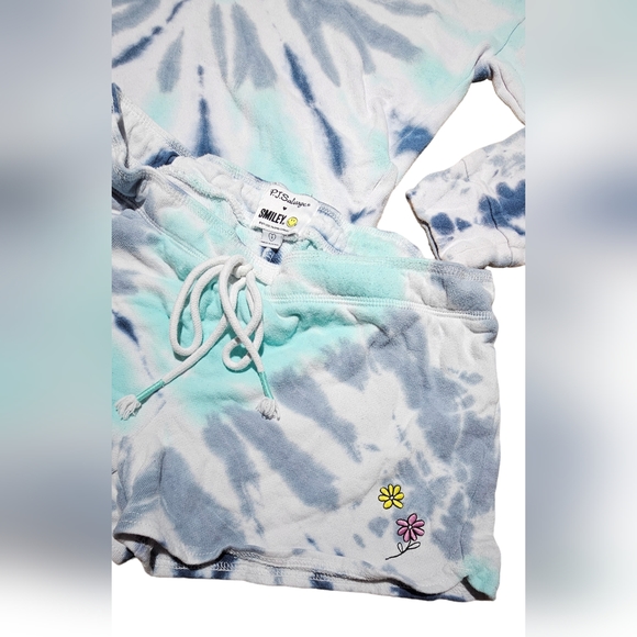 P.J. Salvage, Smiley Tie-dye Loungewear Cropped Hoodie & Short Set, Sz Small - Picture 5 of 5